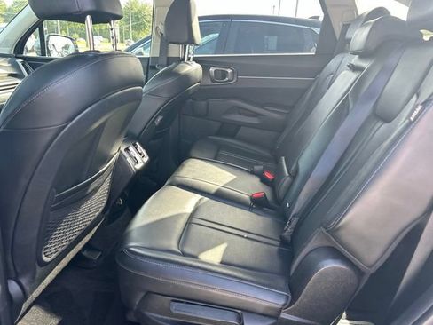 Used 2024 Kia Sorento S FWD image 19