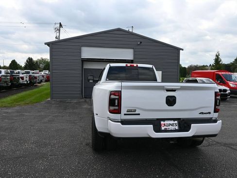 Used 2024 RAM 3500 Big Horn w/ Night Edition AWD/4WD image 13