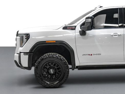 Used 2024 GMC Sierra 2500 AT4 w/ AT4 Premium Plus Package AWD/4WD image 10