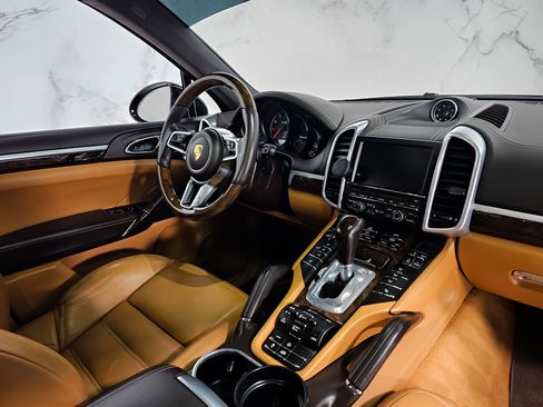 Used 2016 Porsche Cayenne GTS image 7