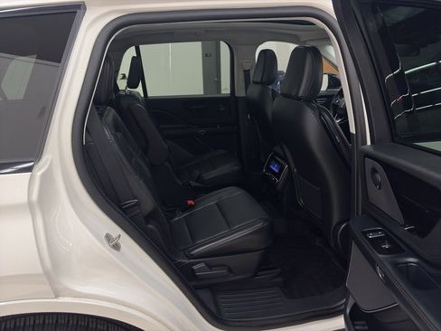 Used 2025 Lincoln Aviator AWD w/ Jet Appearance Package image 21