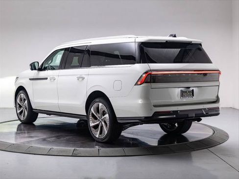 New 2026 Lincoln Navigator L Black Label AWD/4WD image 3