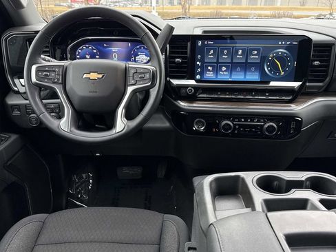 Used 2023 Chevrolet Silverado 1500 LT AWD/4WD image 2