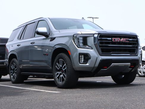Used 2024 GMC Yukon AT4 w/ Technology Package AWD/4WD image 1