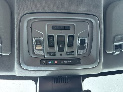 Used 2024 GMC Sierra 1500 SLT w/ SLT Premium Plus Package AWD/4WD image 30