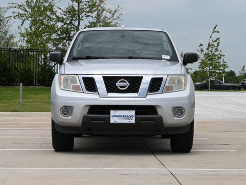 Used 2014 Nissan Frontier SV w/ SV Value Truck Package RWD image 3