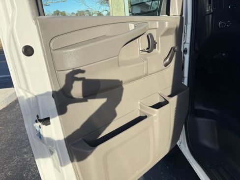 Used 2012 Chevrolet Express 3500 image 6