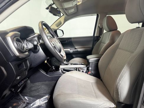 Used 2017 Toyota Tacoma SR5 image 16