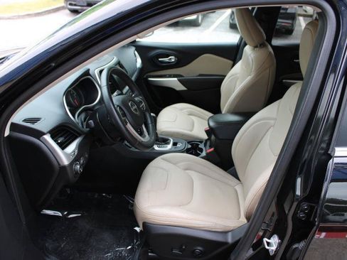 Used 2018 Jeep Cherokee Limited w/ Technology Group FWD image 11