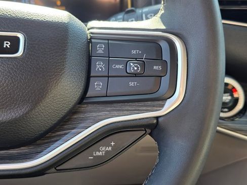 Used 2024 Jeep Wagoneer L Series II image 29