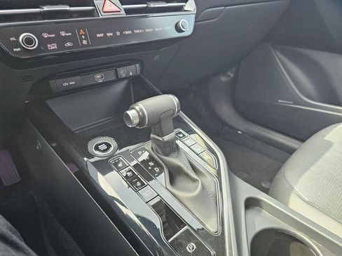 Used 2023 Kia Niro SX image 29
