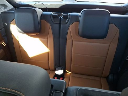 Used 2018 Volkswagen Tiguan SE w/ 3rd Row Seat Package image 11