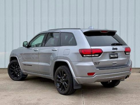Used 2019 Jeep Grand Cherokee Altitude AWD/4WD image 4