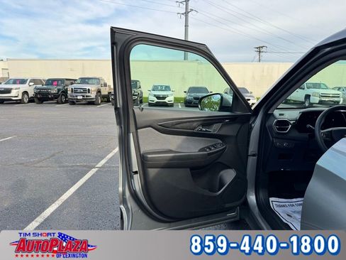Used 2025 Chevrolet TrailBlazer LT AWD/4WD image 49