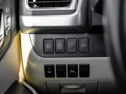 Used 2019 Toyota Highlander Limited FWD image 31