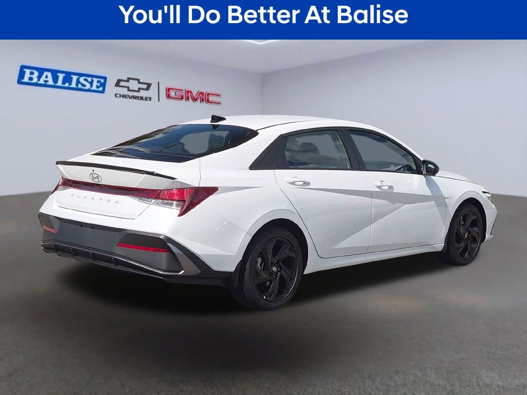 Used 2026 Hyundai Elantra Sport FWD image 4