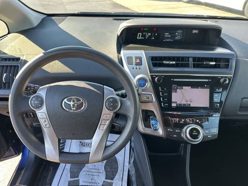 Used 2017 Toyota Prius V Three image 5