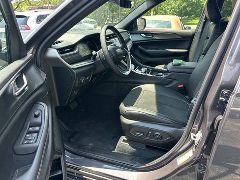 New 2025 Jeep Grand Cherokee L Altitude image 20