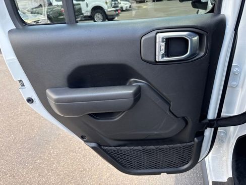 Used 2025 Jeep Gladiator Sport AWD/4WD image 14