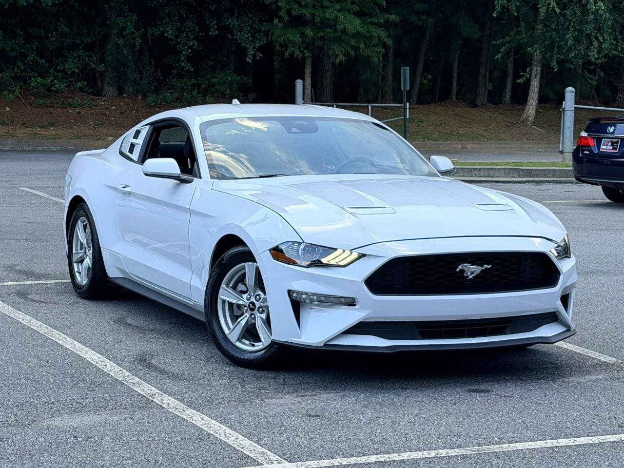 Used 2022 Ford Mustang Coupe RWD image 3