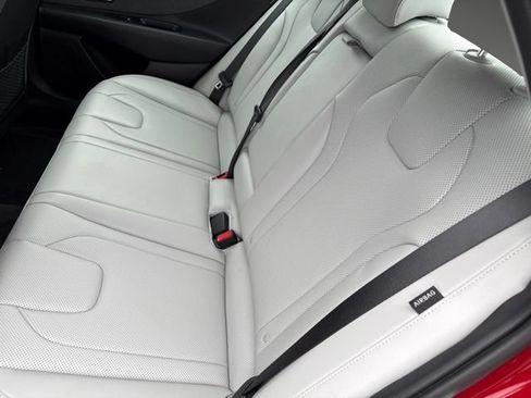 Used 2025 Hyundai Elantra Limited FWD image 10
