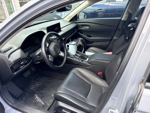 Used 2023 Honda Accord Touring image 2