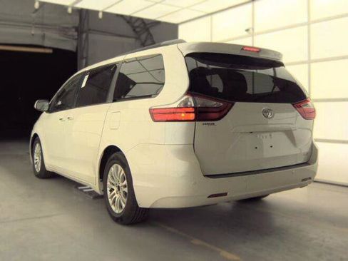 Used 2017 Toyota Sienna XLE w/ XLE Navigation Package FWD image 7