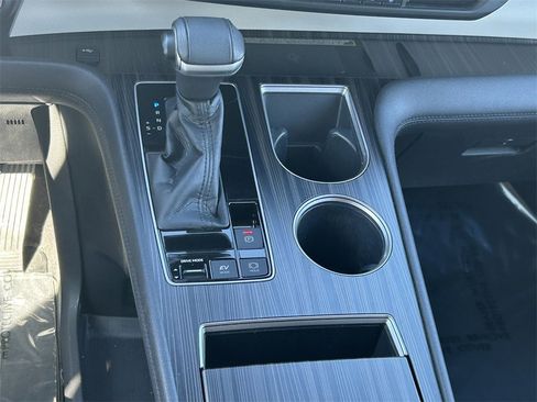 Used 2022 Toyota Sienna Limited image 22