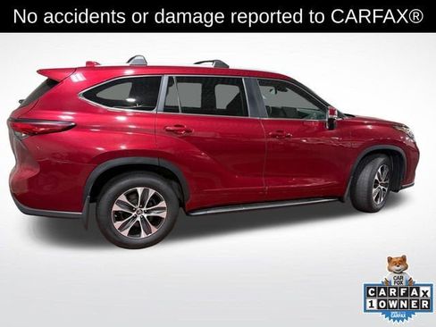 Used 2023 Toyota Highlander XLE AWD/4WD image 3