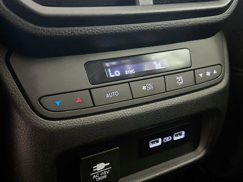 Used 2023 Honda Pilot TrailSport image 27