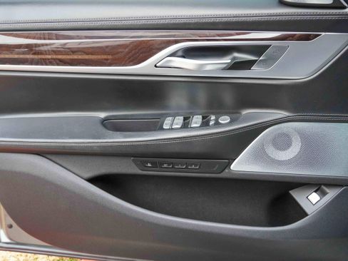 Used 2019 BMW 740i w/ Executive Package image 33