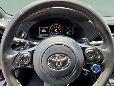 Used 2025 Toyota GR86 RWD image 19