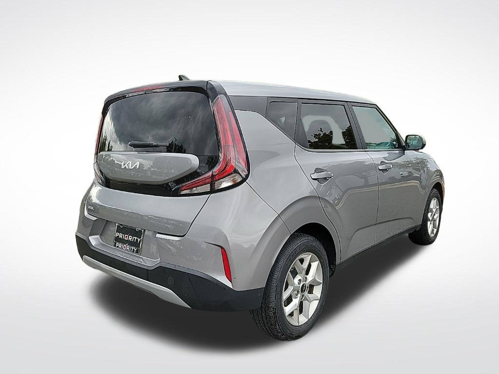 Used 2023 Kia Soul LX w/ LX Technology Package FWD image 4