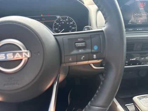 Used 2023 Nissan Rogue SV w/ SV Premium B Package image 17