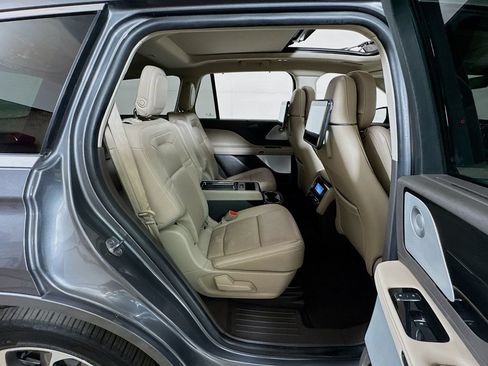 Used 2022 Lincoln Aviator Grand Touring w/ Equipment Group 301A AWD/4WD image 29