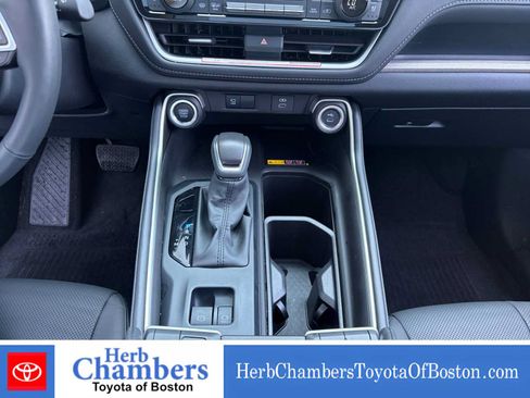 Used 2025 Toyota Grand Highlander AWD image 17