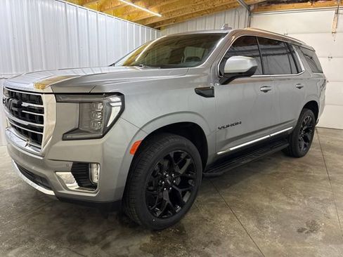 Used 2023 GMC Yukon SLT AWD/4WD image 3