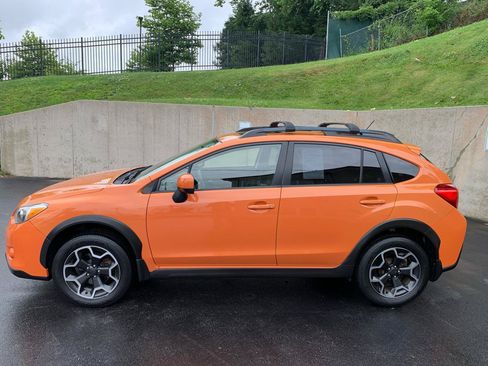Used 2013 Subaru Crosstrek 2.0i Premium AWD/4WD image 2