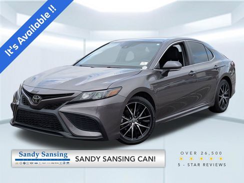 Used 2024 Toyota Camry SE image 1