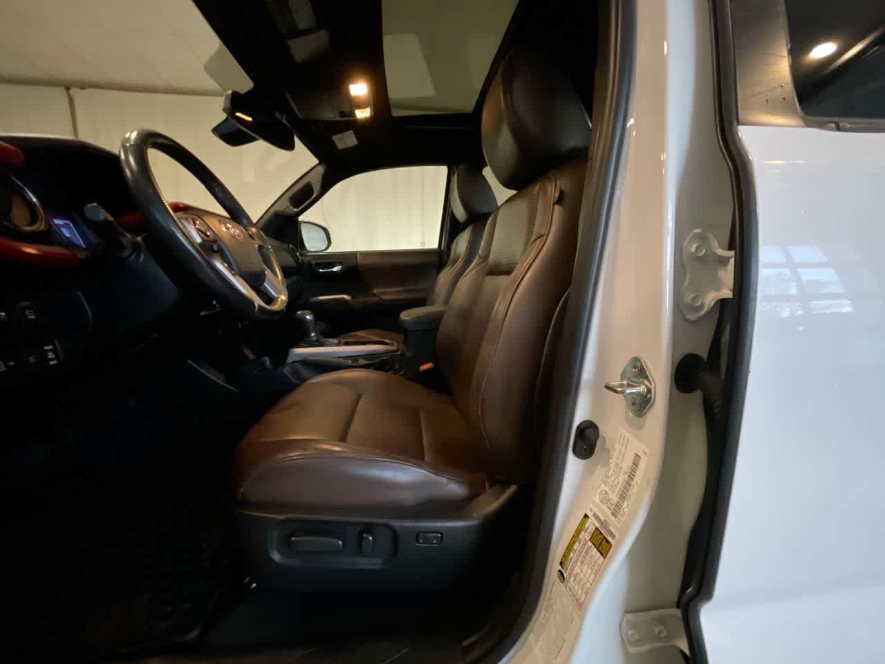 Used 2020 Toyota Tacoma Limited AWD/4WD image 11