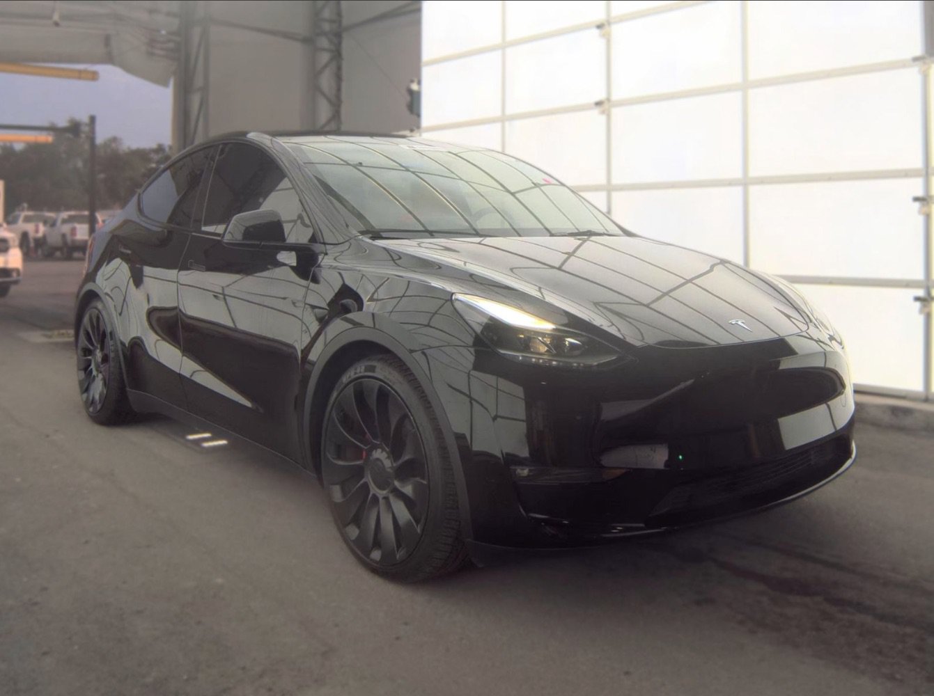 Used 2023 Tesla Model Y Long Range AWD/4WD image 3