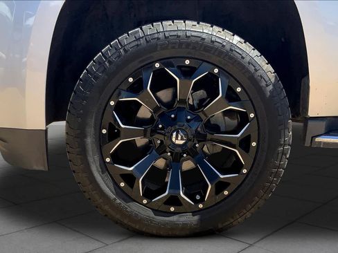 Used 2017 GMC Yukon SLT image 11