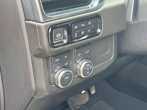 Certified 2025 GMC Yukon Denali image 32