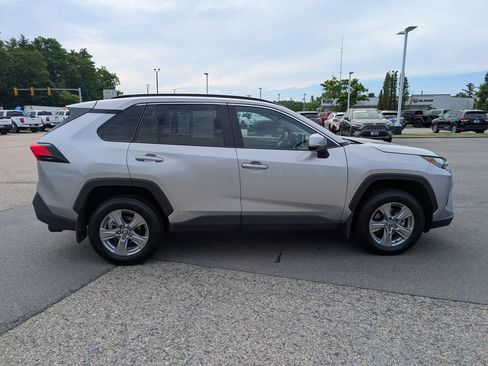 Used 2025 Toyota RAV4 XLE AWD/4WD image 7