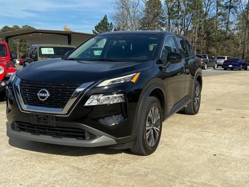 Used 2022 Nissan Rogue SV image 1