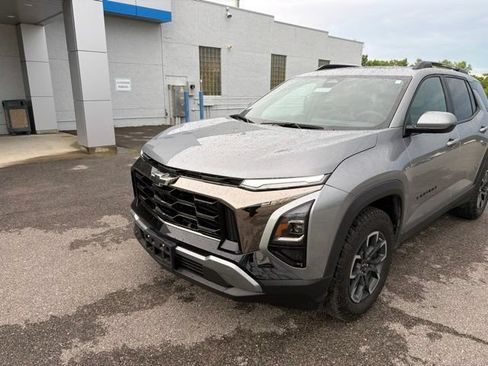 Used 2026 Chevrolet Equinox ACTIV w/ Convenience Package III AWD/4WD image 3