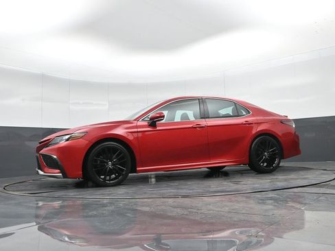 Used 2021 Toyota Camry XSE image 37