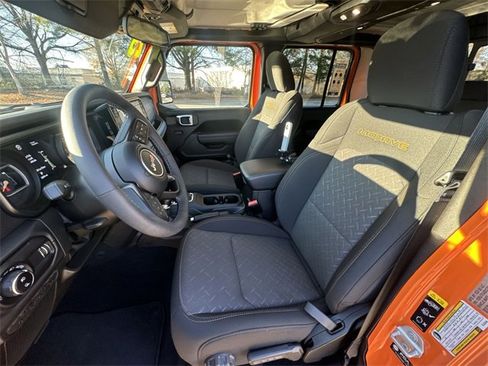 Used 2025 Jeep Gladiator Mojave w/ Steel Bumper Group image 11