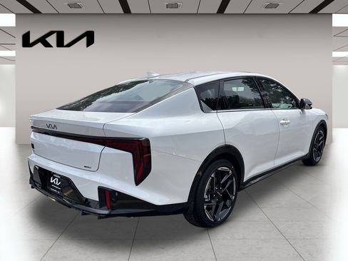 New 2025 Kia K4 GT-Line image 3