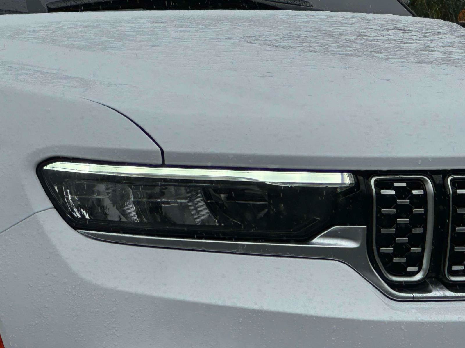 Used 2023 Jeep Grand Cherokee Summit AWD/4WD image 12